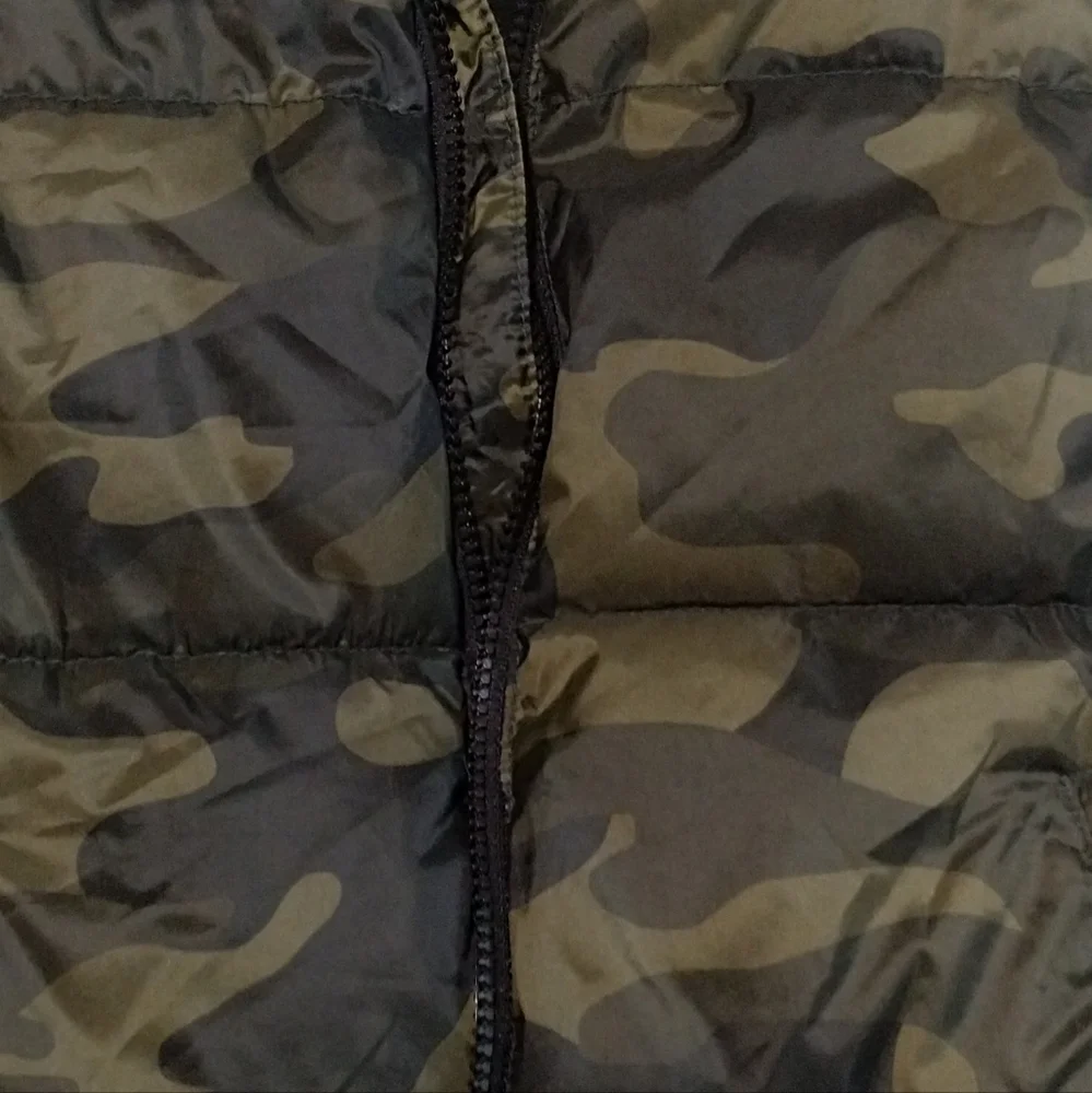 Old Navy Camouflage Puffer Vest‎ Boys 8M